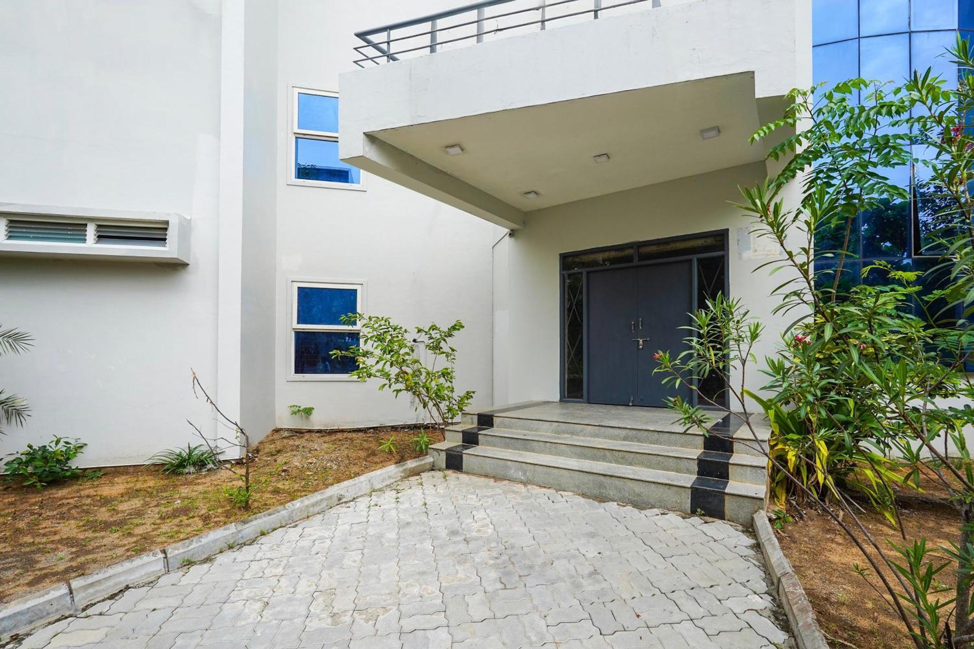 Super O Ecr Near Nemmeli Formerly Gvs Homes 4*